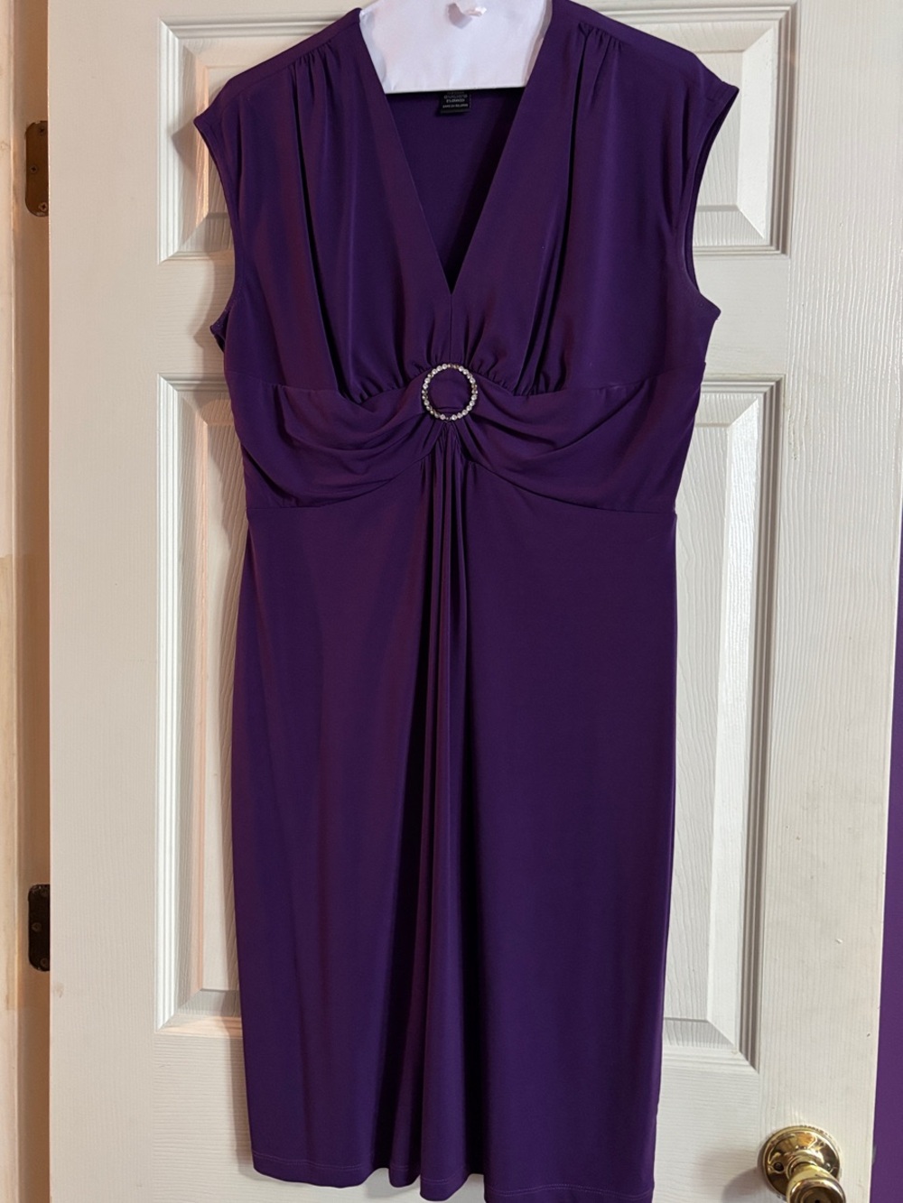 Glamour Purple V-Neck Midi Dress with Decorative Ring